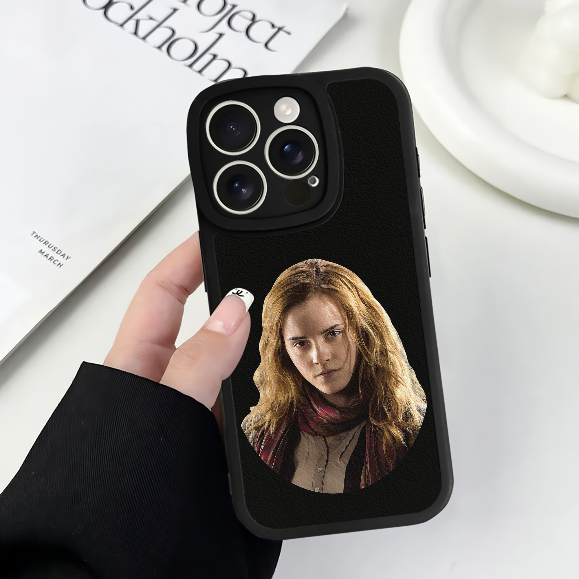 （画像用） Harry Potter ハリー・ポッターシリーズ 【iPhone 16シリーズ対応】シリコンスマホケース（レザー調） 材質：シリコン